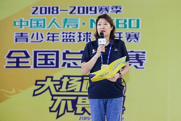 老年人如何安全地进行篮球接球训练?_2